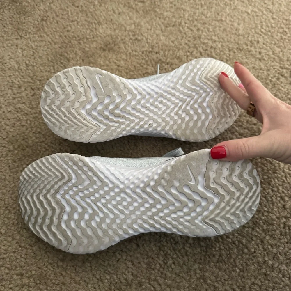 NIKE epic react flyknit running shoes - Picture 6 of 8